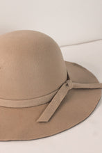 Load image into Gallery viewer, Fall Breeze Floppy Hat in Beige
