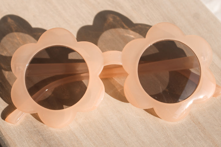 Daisy Round Sunnies in Peachy Pink