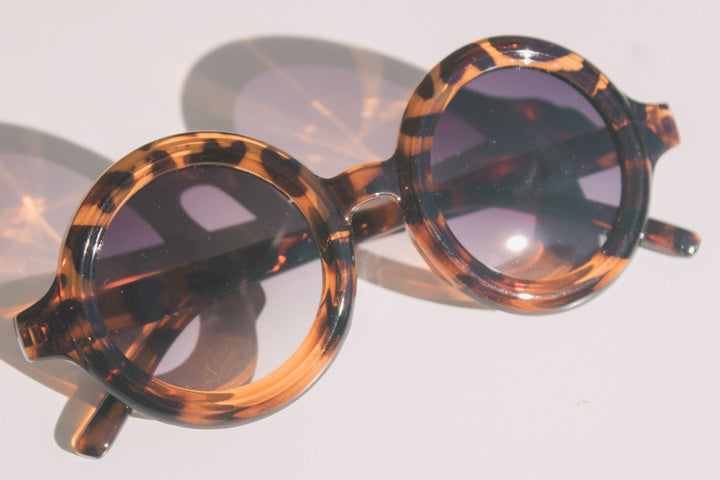 Classic Round Sunnies in Brown Tortoise