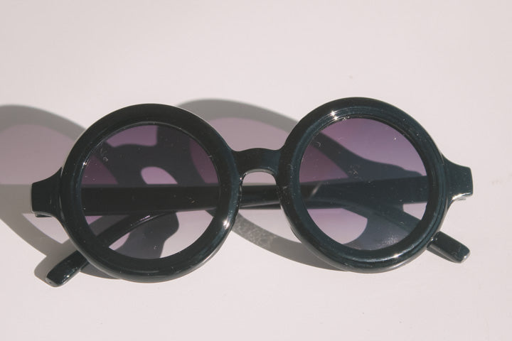 Classic Round Sunnies in Black