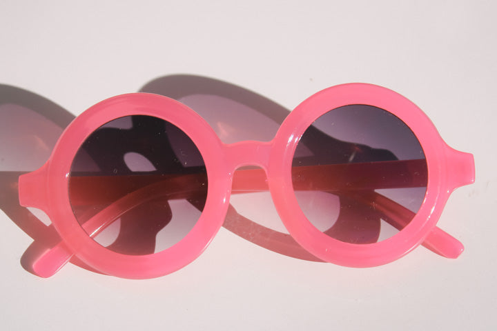 Classic Round Sunnies in Fuchsia Pink