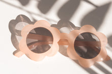 Load image into Gallery viewer, Daisy Round Sunnies in Peachy Pink
